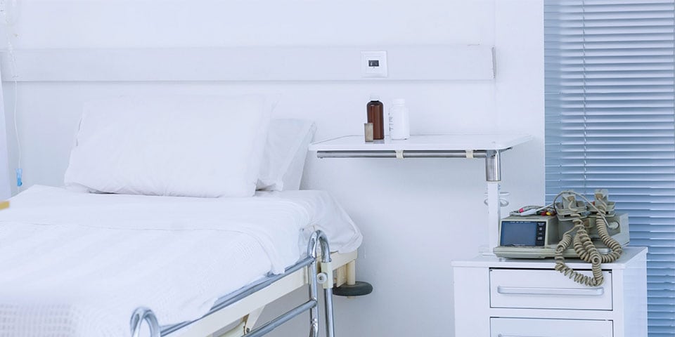 Honeywell PEHA USB Steckdose installiert im Krankenhaus-Patientenzimmer