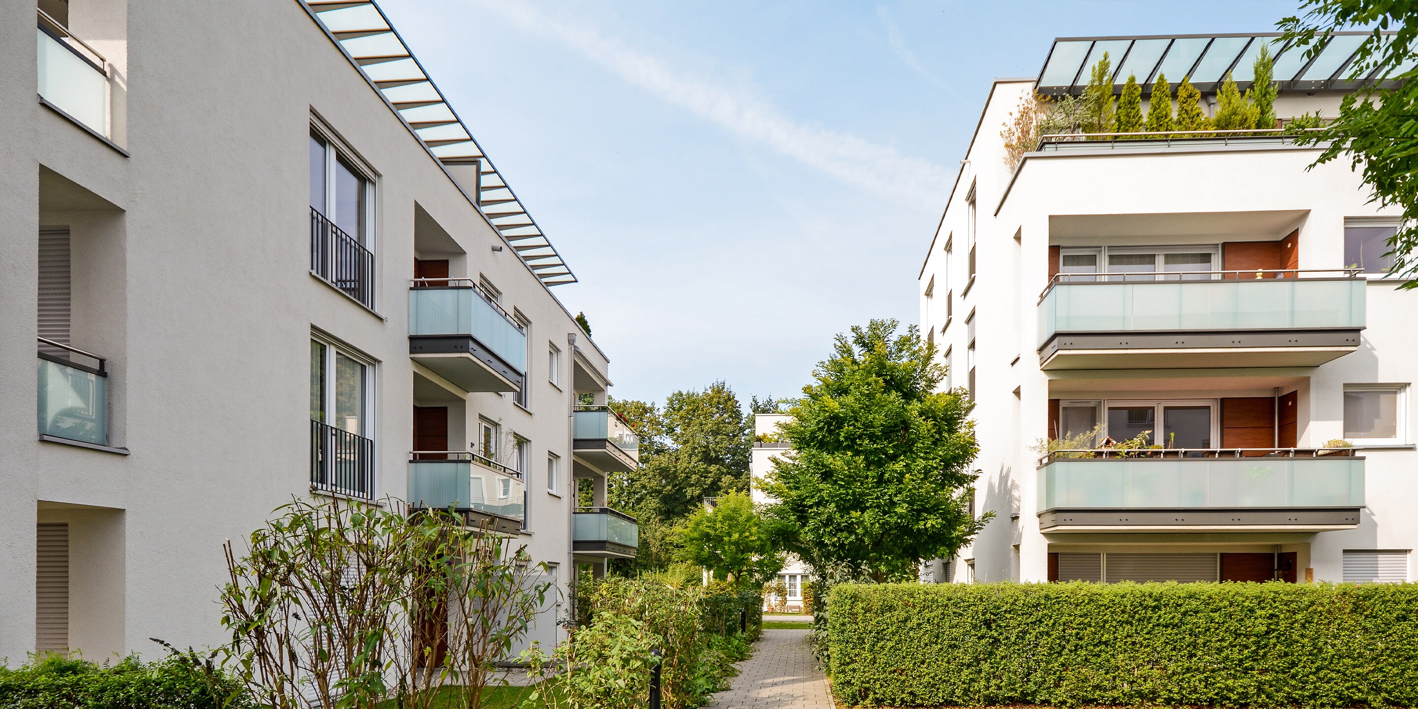 Path between two buildings