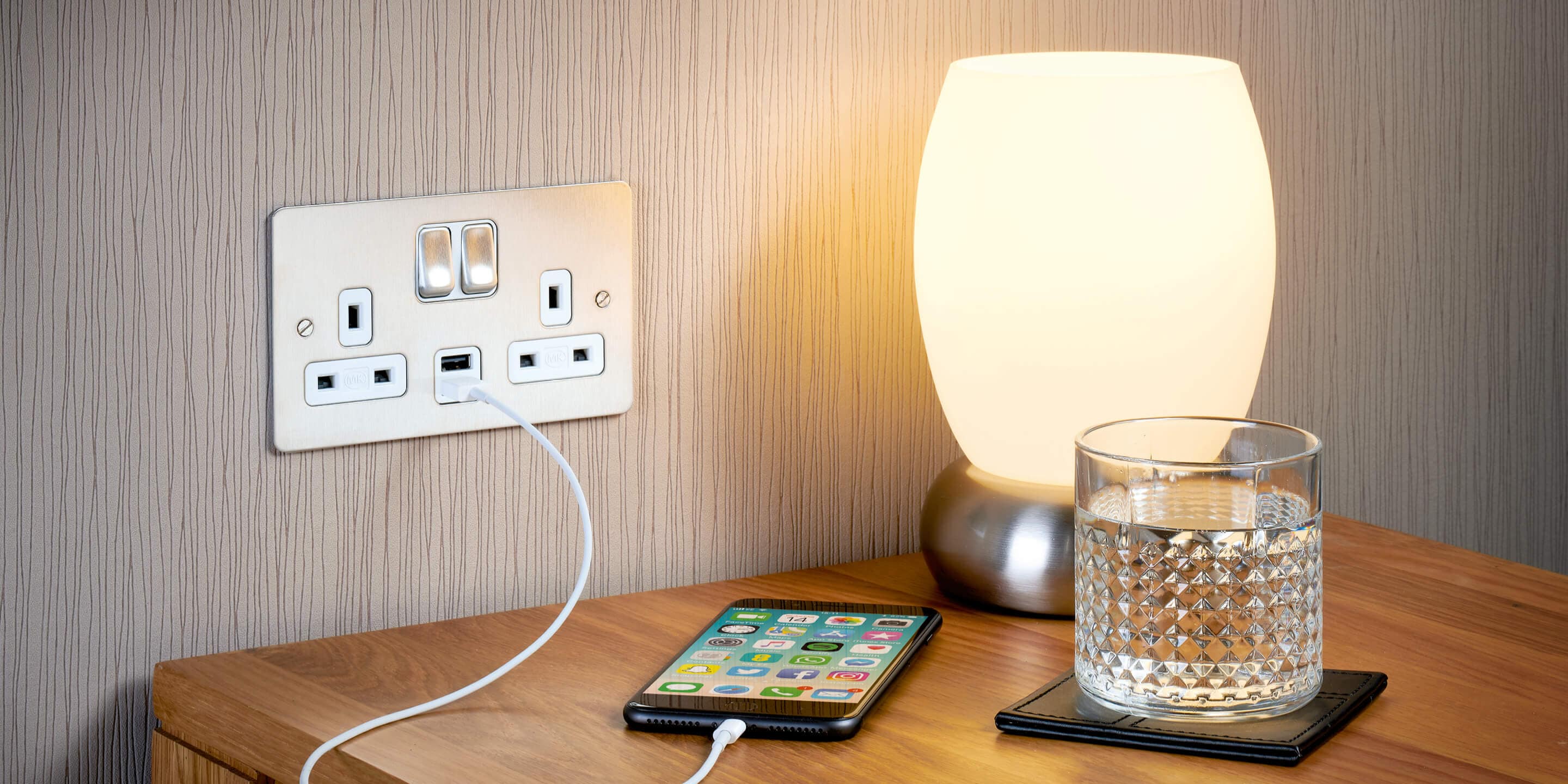 Phone charging in USB from Edge product 