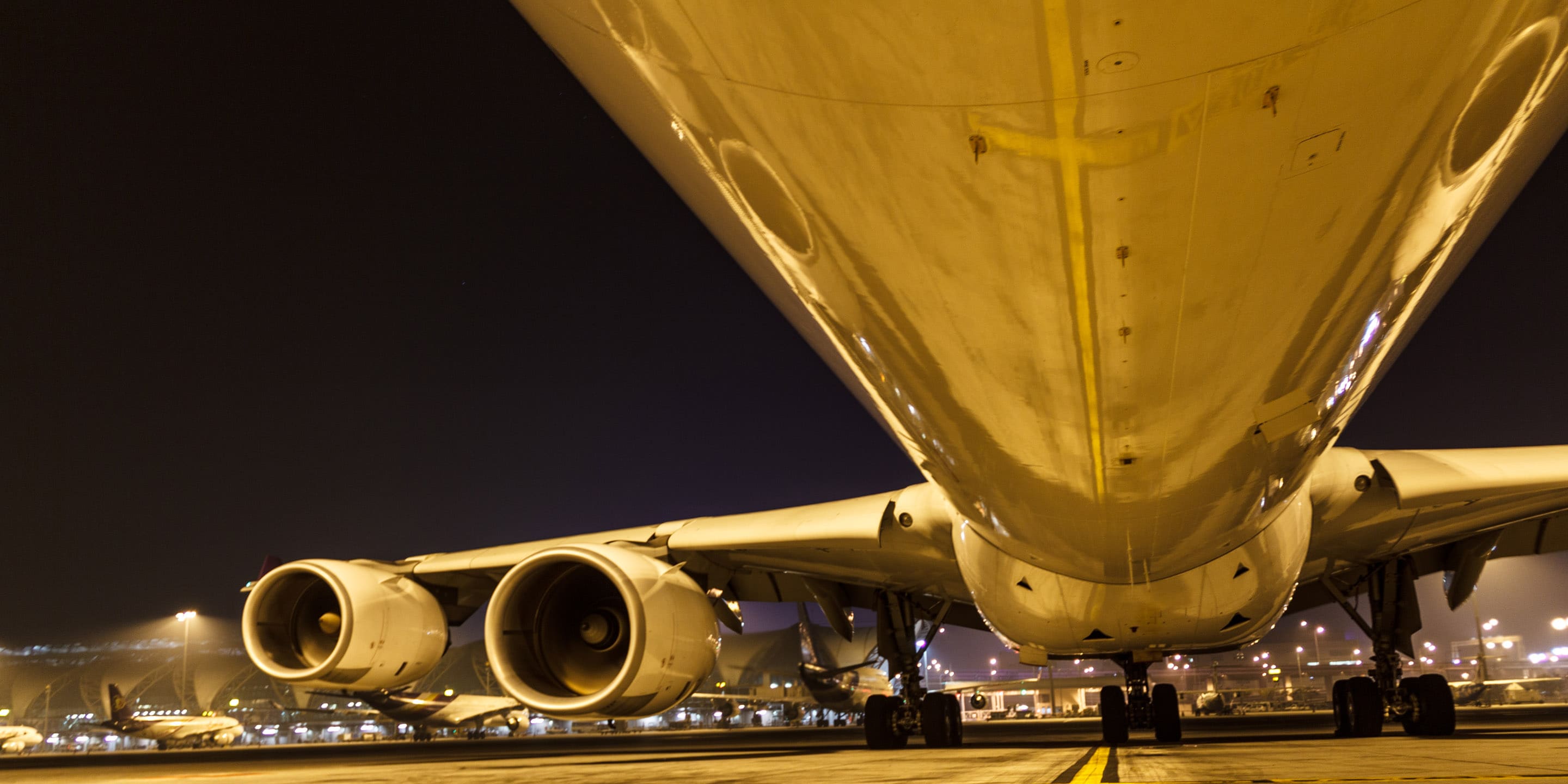 airport-airplane-runway-featured-2880x1440.jpg